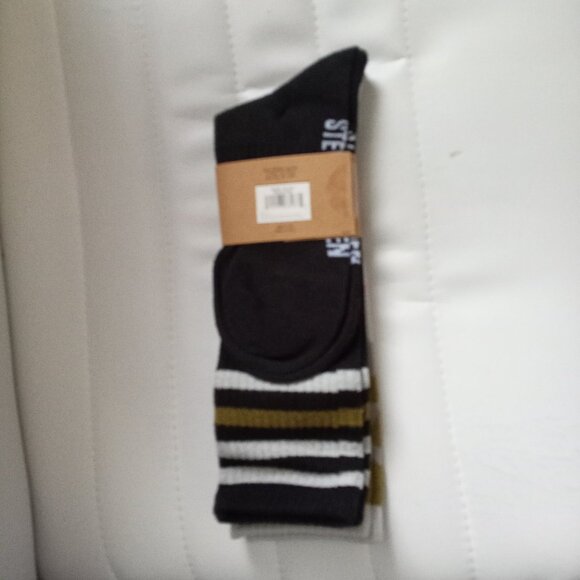 Steve Madden Women's Hiker Boot Socks 2 PAIRS Size 5-10 NWT - Picture 4 of 5